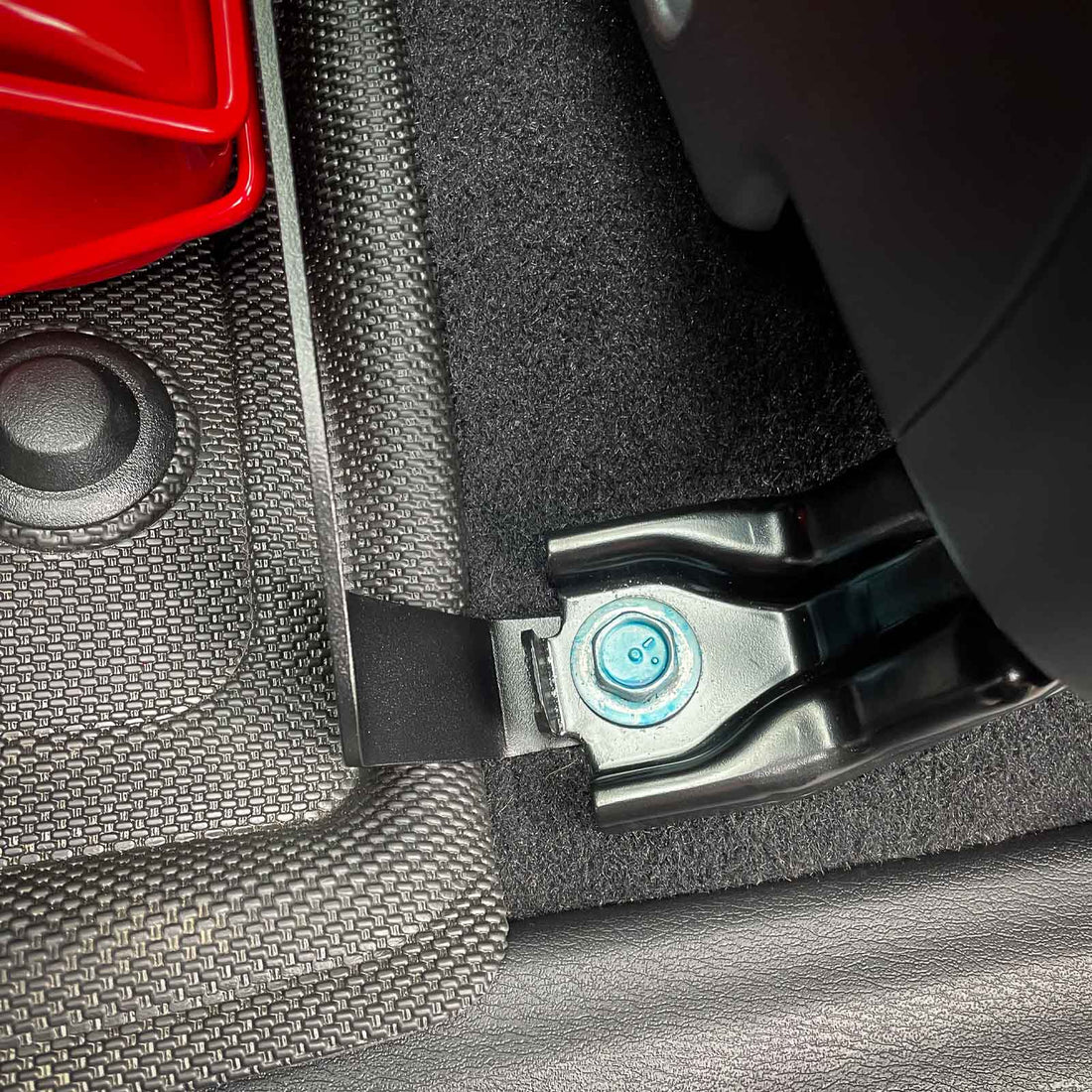 Nissan Patrol Y62 Fire Extinguisher Bracket Essential 4x4