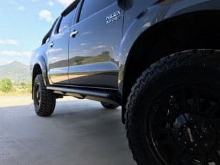 Toyota Hilux N70 ANGLED Rock Sliders / Side Steps – P/C Ally Checkerplate Tread - Essential4x4